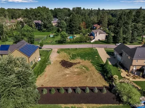 20 Van Pelt Ct, Amherst, NY 14051