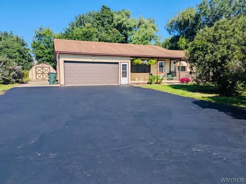 65 Glen Iris Dr, Rochester, NY 14623