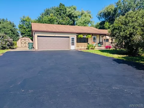 65 Glen Iris Dr, Rochester, NY 14623