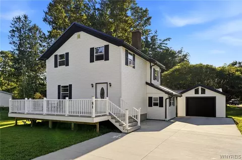 81 Chestnut St, Springville, NY 14141