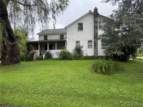 6054 Crosby Rd, Lockport, NY 14094