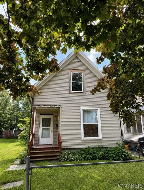 13 3rd Ave, North Tonawanda, NY 14120