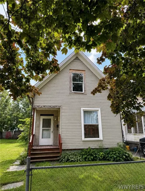 13 3rd Ave, North Tonawanda, NY 14120