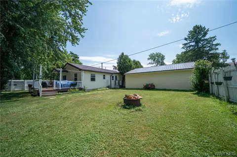 Exterior - 720 Bennett Rd, Evans, NY 14006 photo 3 of 5