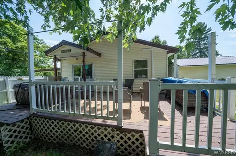 Exterior - 720 Bennett Rd, Evans, NY 14006 photo 2 of 5