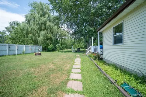 Exterior - 720 Bennett Rd, Evans, NY 14006 photo 4 of 5