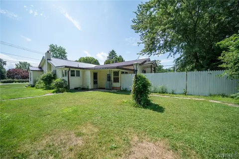 Exterior - 720 Bennett Rd, Evans, NY 14006 photo 1 of 5