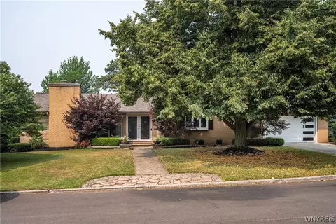 10 Randwood Ln, Buffalo, NY 14216