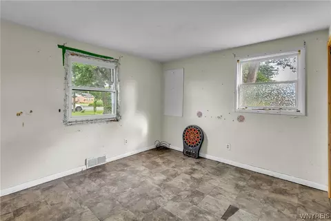 Bedroom - 7267 Bear Ridge Rd, Pendleton, NY 14120 photo 2 of 4