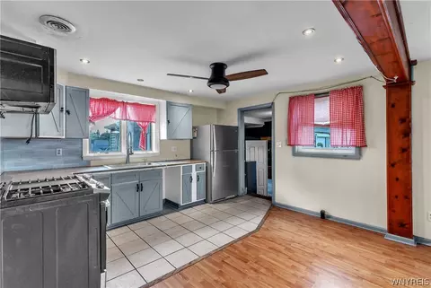 Kitchen - 7267 Bear Ridge Rd, Pendleton, NY 14120 photo 3 of 3