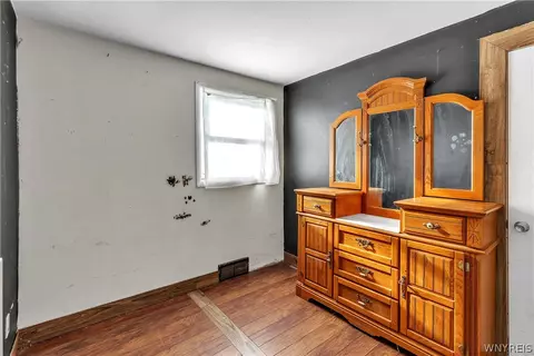 Bedroom - 7267 Bear Ridge Rd, Pendleton, NY 14120 photo 1 of 4