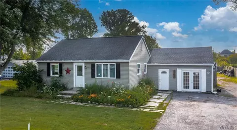 Exterior - 7267 Bear Ridge Rd, Pendleton, NY 14120 photo 5 of 5