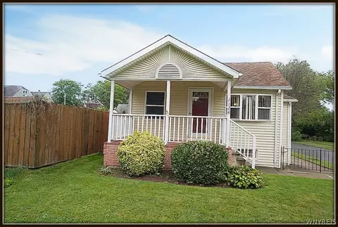 1124 Maple Ave, Niagara Falls, NY 14305