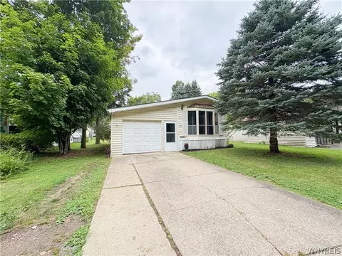 178 Bush Gdns, Alden, NY 14004