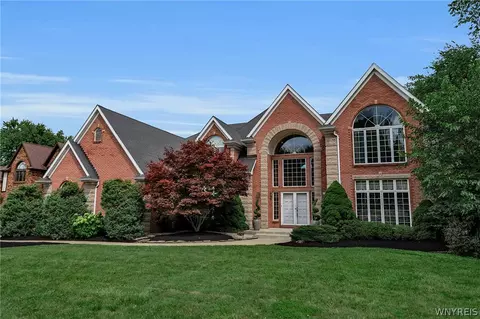 5565 Hidden Pines Ct, Buffalo, NY 14221