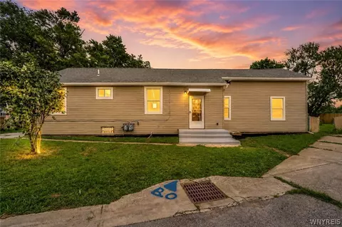 1 Brookhaven Dr, Cheektowaga, NY 14225