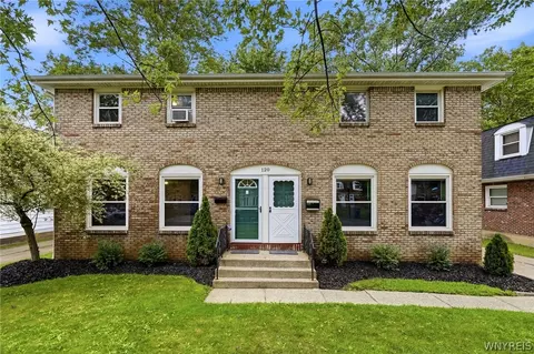 120 E Summerset Ln, Amherst, NY 14228