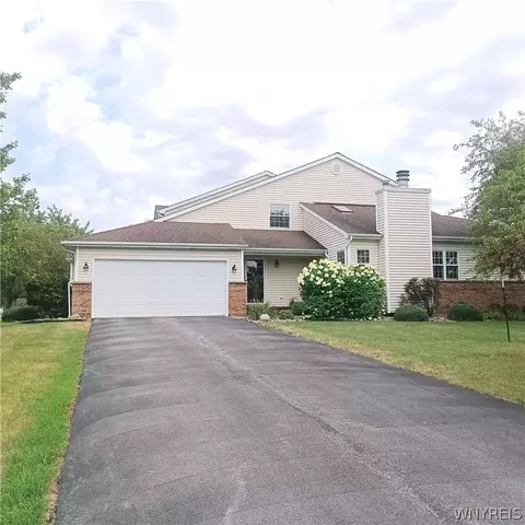 37 Hastings Dr, Orchard Park, NY 14127