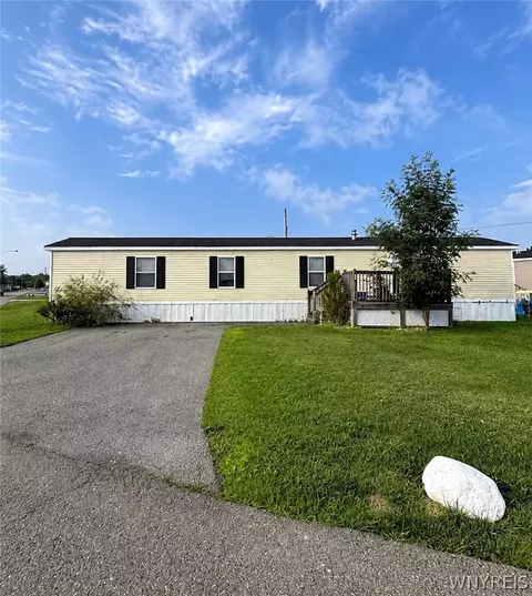 1467 East Dr, Alden, NY 14004