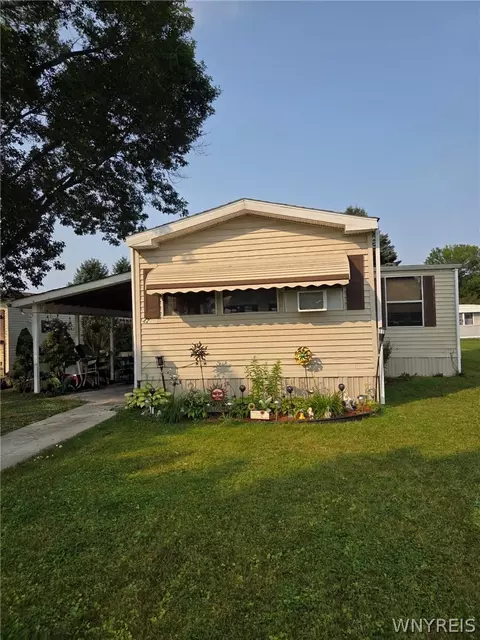 42 Alsace St, West Seneca, NY 14224