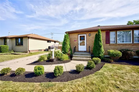 305 Lydia Ln, Cheektowaga, NY 14225
