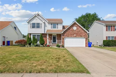 4400 Manor Ln, Hamburg, NY 14075