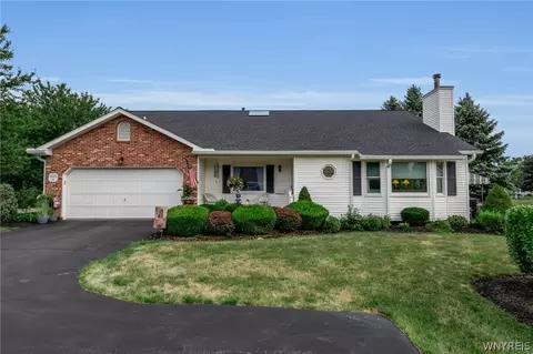 6025 Quaker Hollow Cres #4, Orchard Park, NY 14127