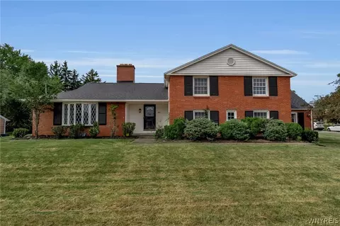 660 N Forest Rd, Amherst, NY 14221