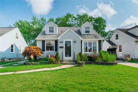 100 Treadwell Rd, Tonawanda, NY 14150