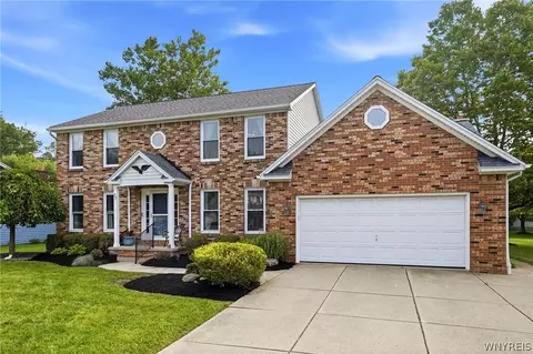 22 Waxwing Ln, East Amherst, NY 14051