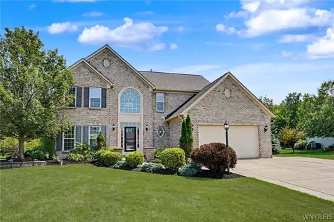 52 Graystone Ln, Orchard Park, NY 14127