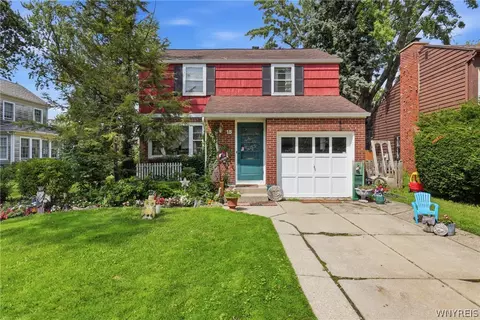 15 Colonial Dr, Amherst, NY 14226