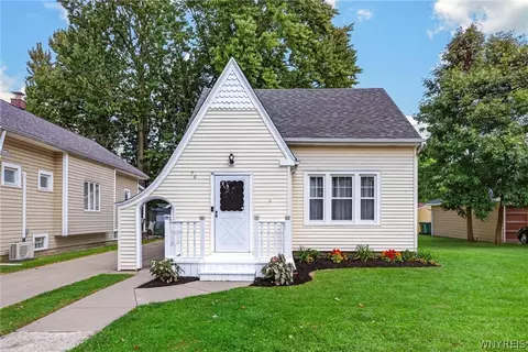 76 Klaum Ave, North Tonawanda, NY 14120