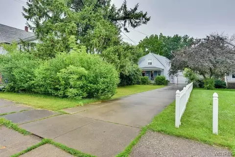 747 15th St, Niagara Falls, NY 14301