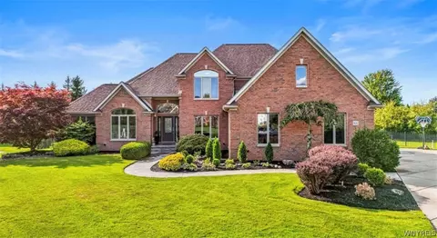 9082 Winding Creek Ln, Clarence Center, NY 14032