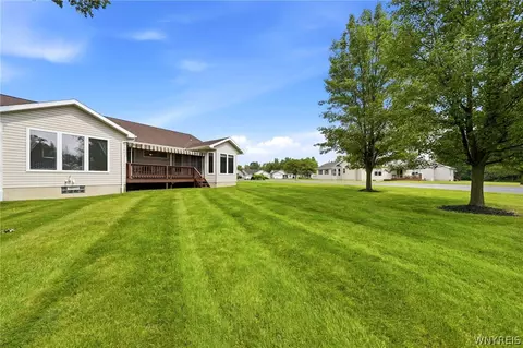Exterior - 2 Alexander Pkwy, Pendleton, NY 14120 photo 10 of 11