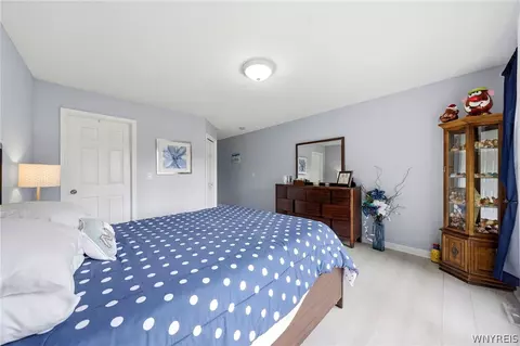 Bedroom - 2 Alexander Pkwy, Pendleton, NY 14120 photo 2 of 8