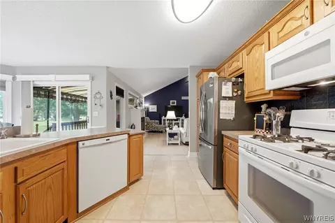 Entry Way - 2 Alexander Pkwy, Pendleton, NY 14120 photo 1 of 4