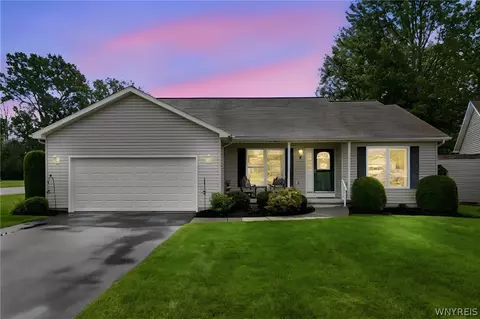 2 Alexander Pkwy, Pendleton, NY 14120