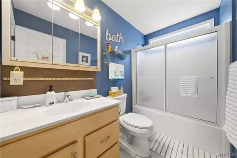 Bath - 2 Alexander Pkwy, Pendleton, NY 14120 photo 3 of 3
