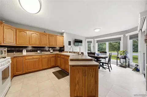 Kitchen - 2 Alexander Pkwy, Pendleton, NY 14120 photo 3 of 6