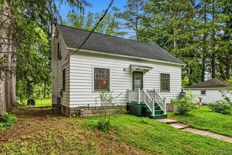 4218 Tonawanda Creek Rd, East Amherst, NY 14051