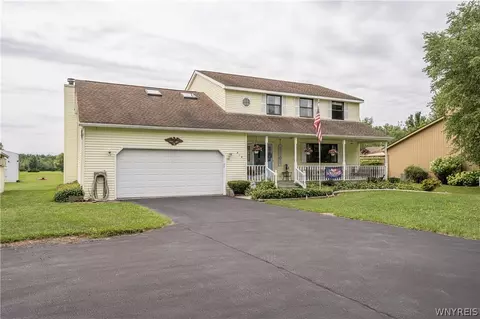 463 Pleasant View Dr, Lancaster, NY 14086