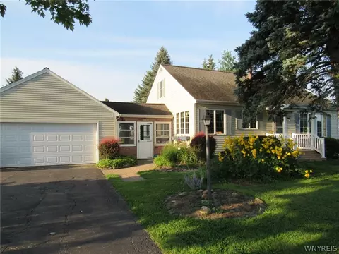 3996 Upper Mountain Rd, Cambria, NY 14132