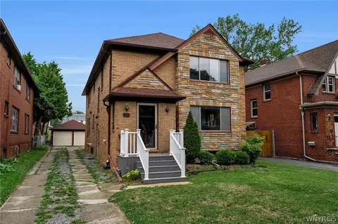 26 Concord Pl, Cheektowaga, NY 14215