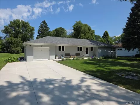 987 Elliott Dr, Lewiston, NY 14092