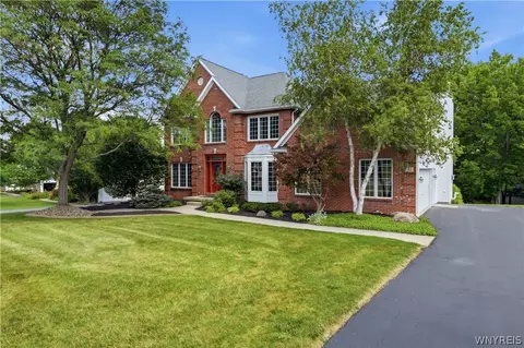 41 Brompton Ct, Orchard Park, NY 14127