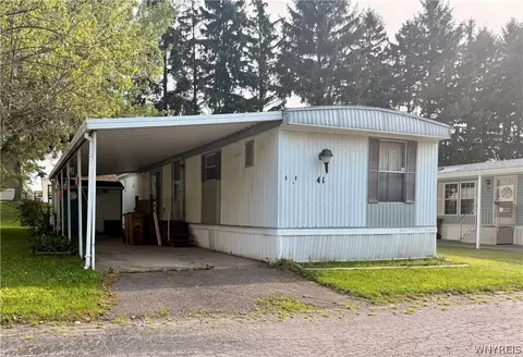41 Jenny Ct, Cheektowaga, NY 14225