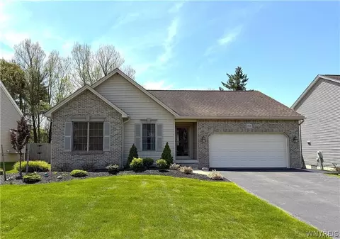 1366 Evergreen Dr, Lake View, NY 14085