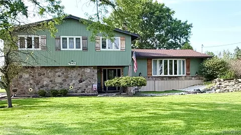 987 N Hewitt Dr, Lewiston, NY 14092